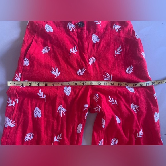 Ann Taylor Red Leaf Print Pants red and white capri size 4 wide legs - Picture 7 of 15
